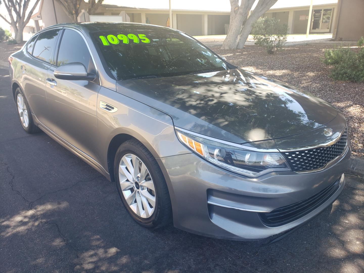 2016 /gray and black Kia Optima ex (5XXGU4L3XGG) with an 2.4L L4 DOHC 16V engine, 6-Speed Automatic transmission, located at 323 E Dunlap Ave., Phoenix, AZ, 85020, (602) 331-9000, 33.567677, -112.069000 - 2016 Kia Optima EX,........EXCELLENT condition, ......ONLY 97K MILES!!!! ......A Real Must See!!.... No accidents, Power everything, Touch screen stereo, Phone sync, Bluetooth, Back up camera, Satellite compatible, Navigation, Ice cold ac front and rear, Clean Gray and Black interior with Black leat - Photo#2